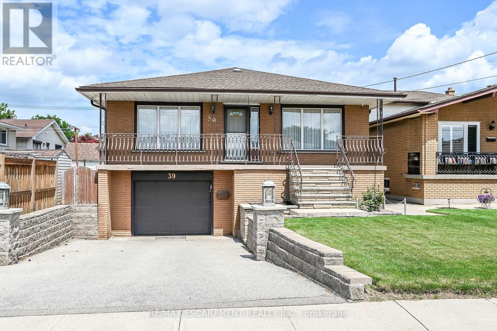 39 ALGONQUIN COURT Property Photo 1