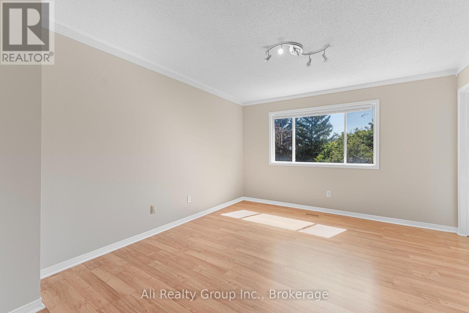68 Piper Crescent Property Photo 16