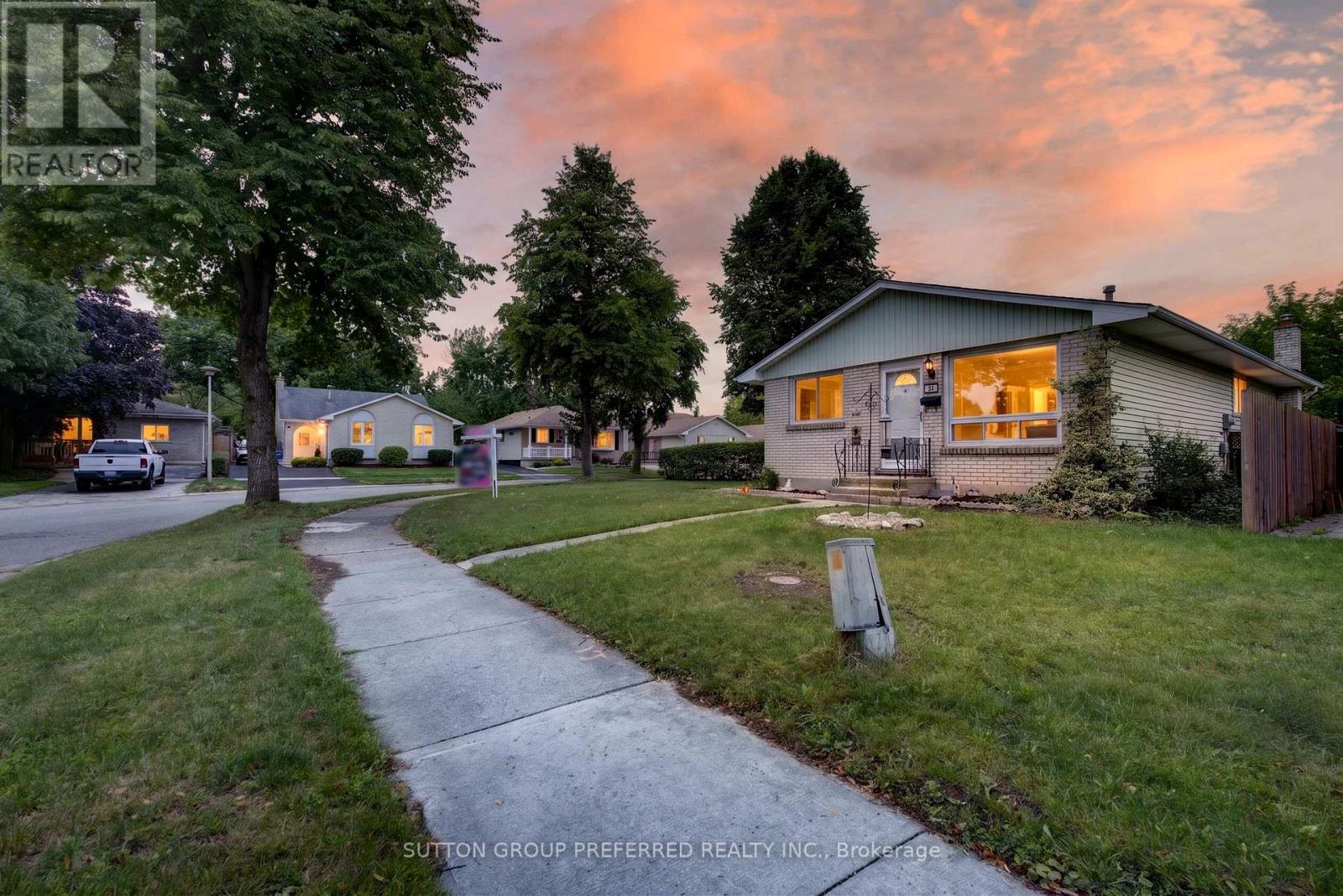 53 Renny Crescent Property Photo 2