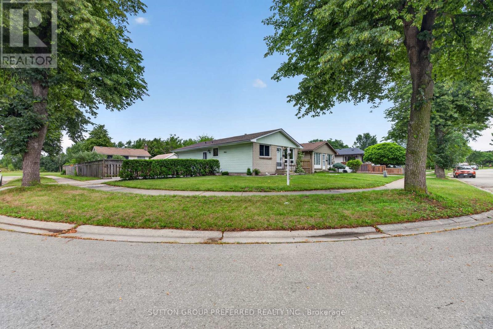 53 Renny Crescent Property Photo 3