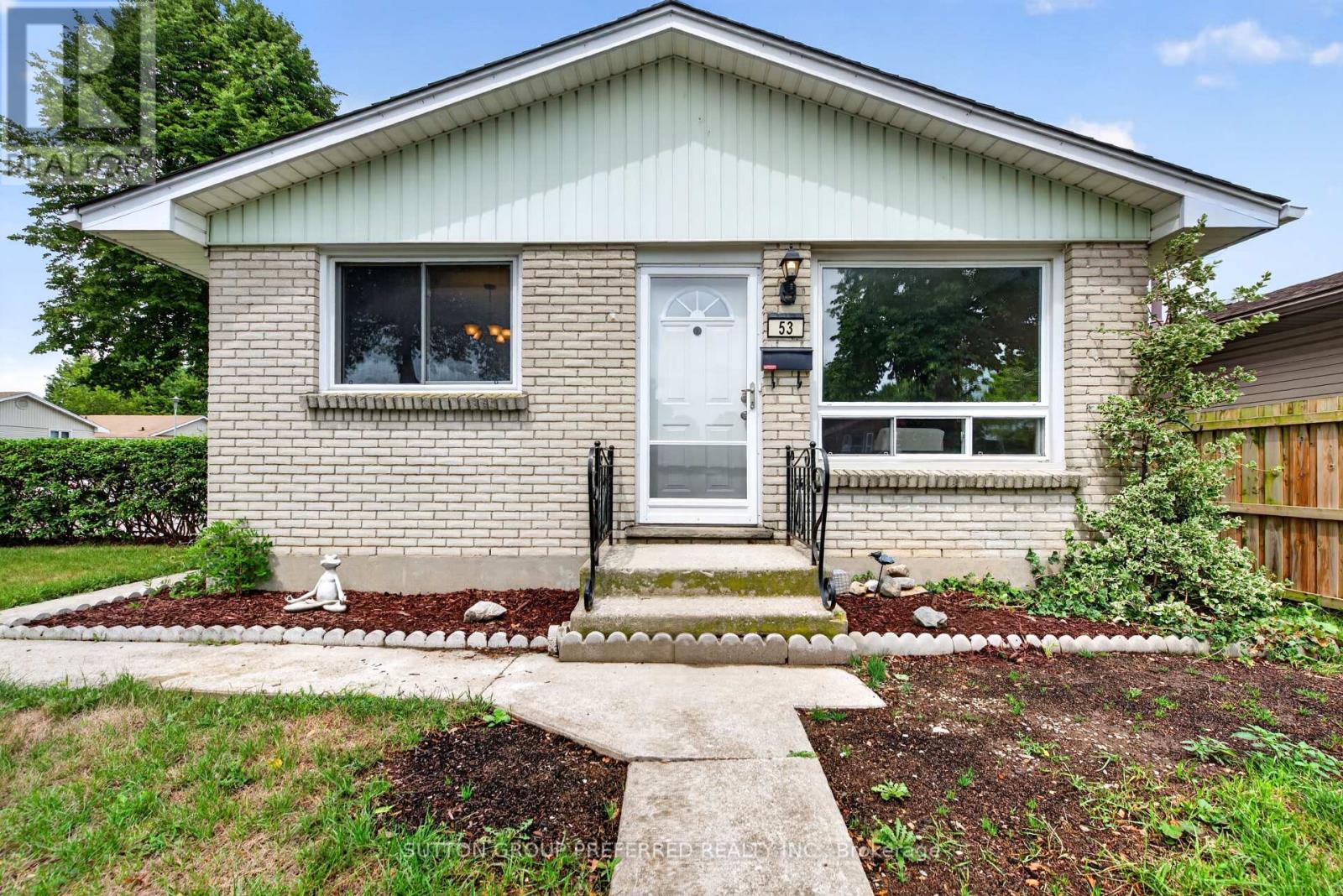 53 Renny Crescent Property Photo 9