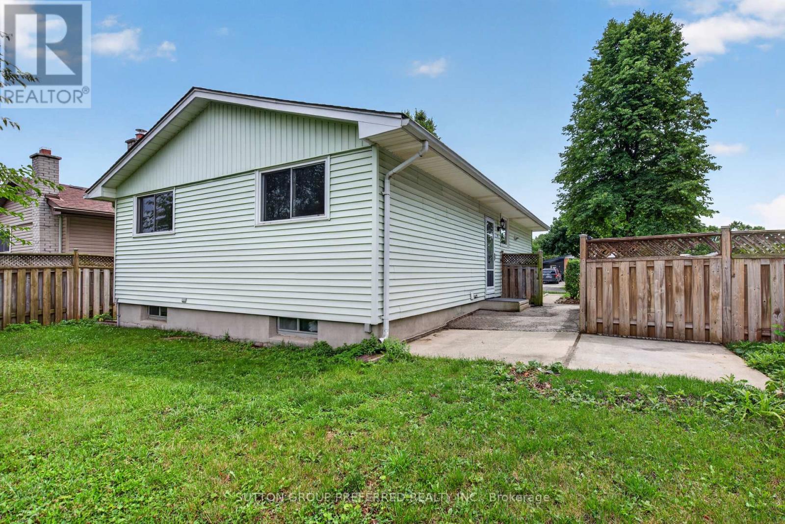 53 Renny Crescent Property Photo 39