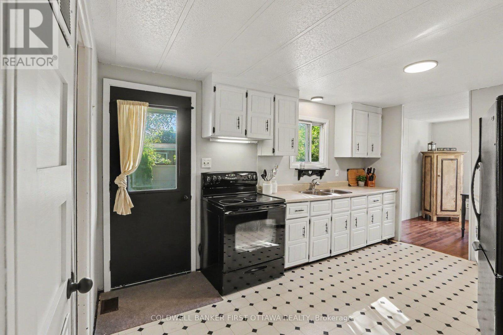17 Bridle Path Property Photo 15