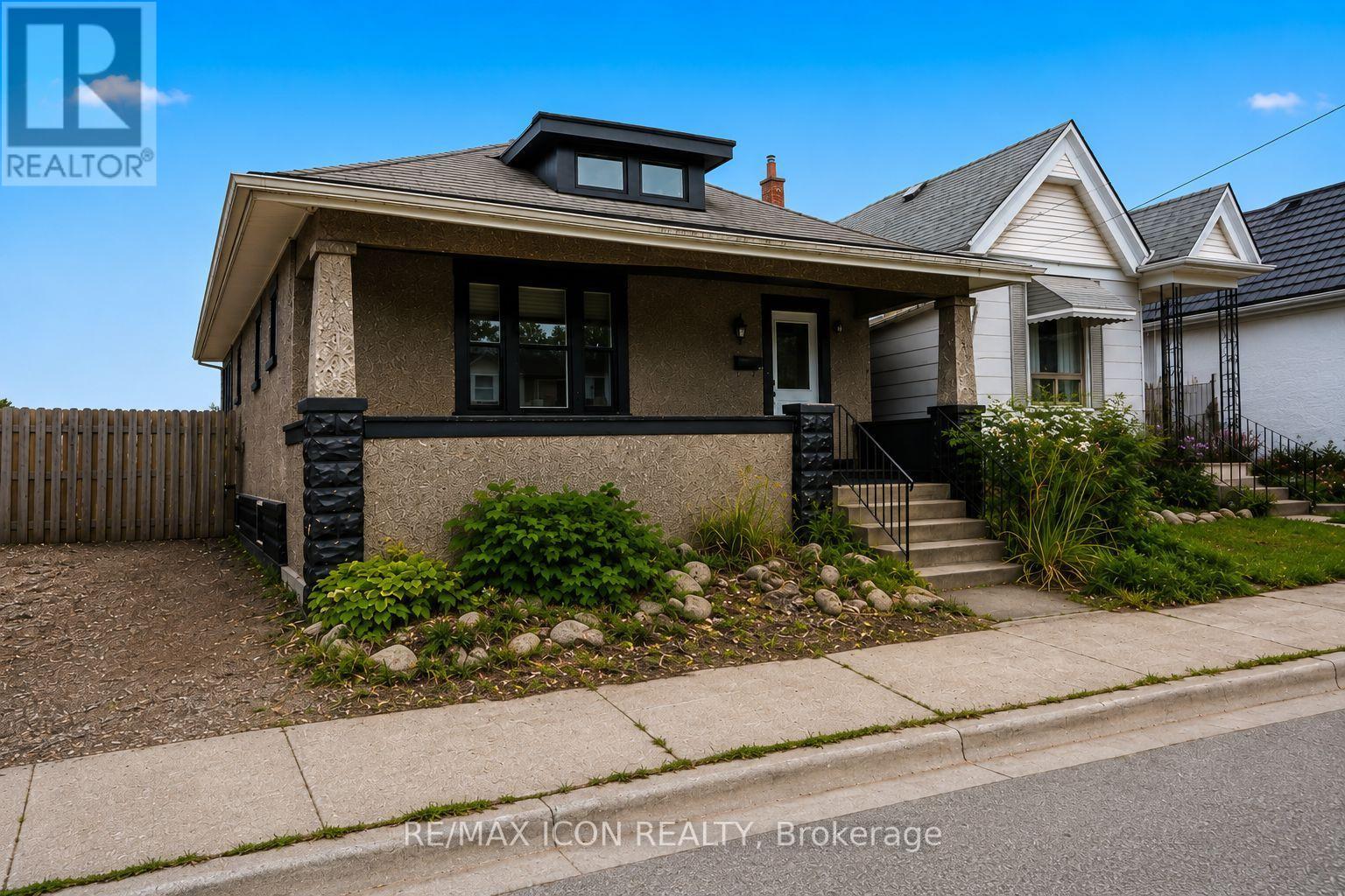 31 MOUNT PLEASANT AVENUE Property Photo 1