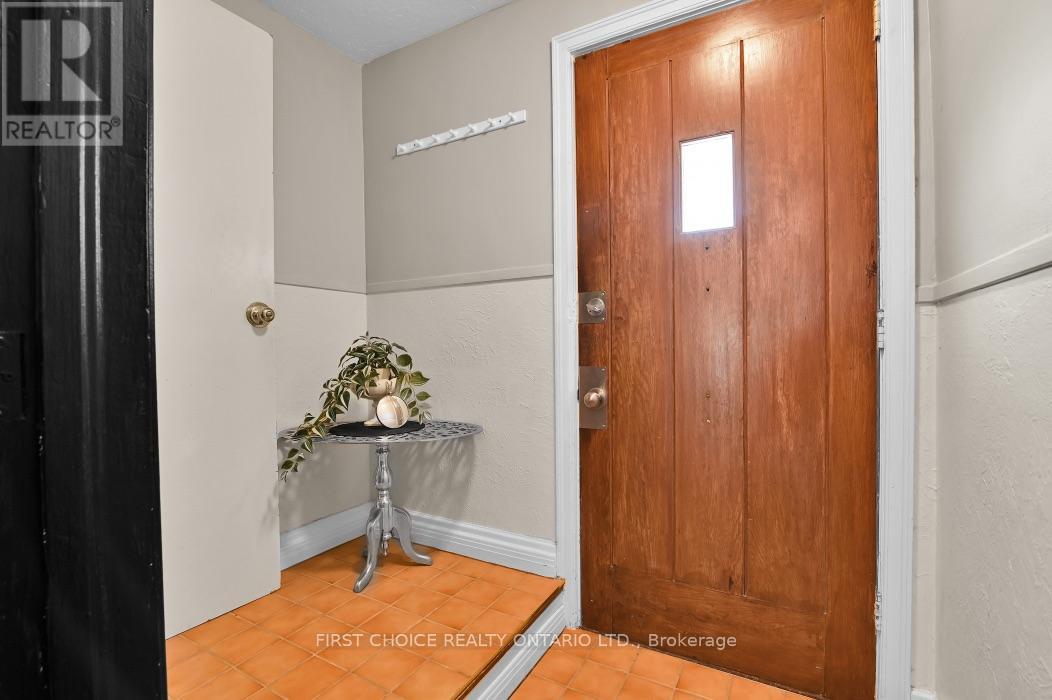 9 Huron Avenue Property Photo 3