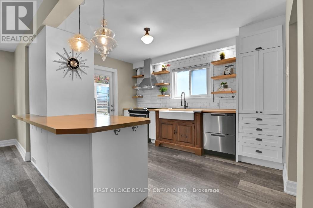 9 Huron Avenue Property Photo 5