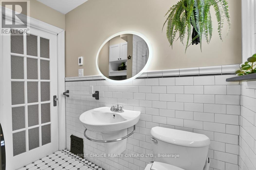 9 Huron Avenue Property Photo 14