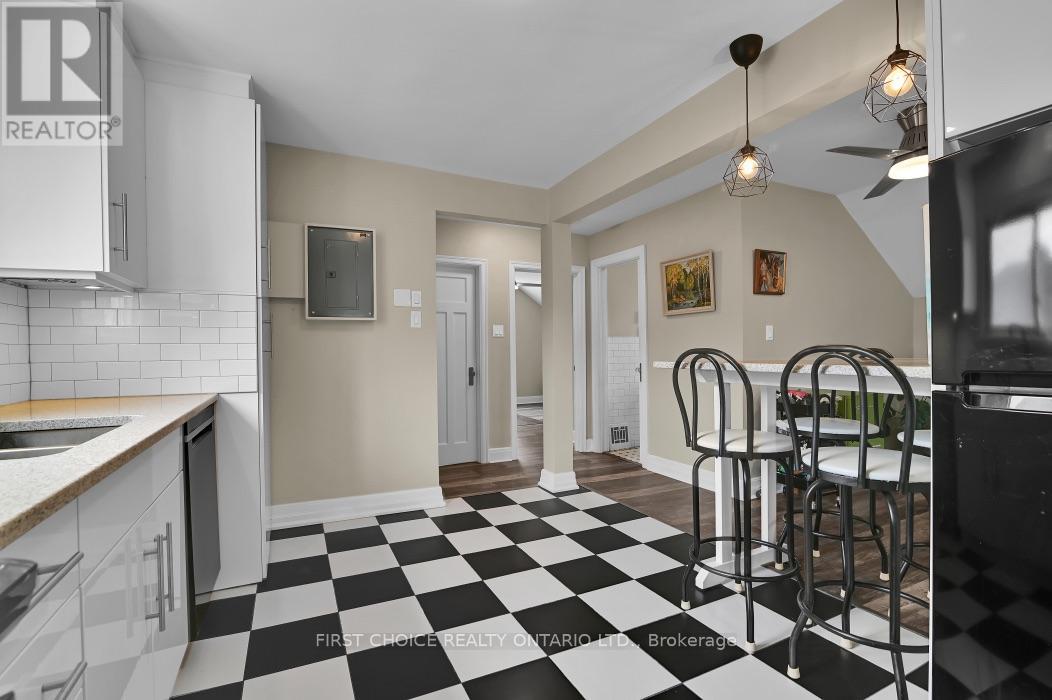 9 Huron Avenue Property Photo 18