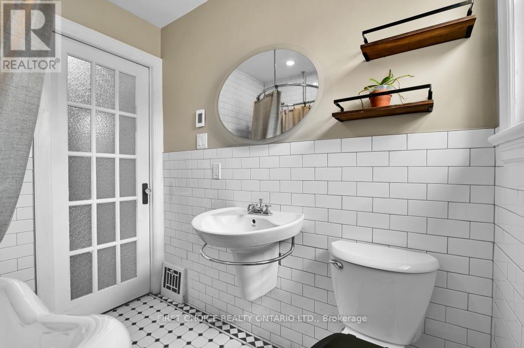 9 Huron Avenue Property Photo 24