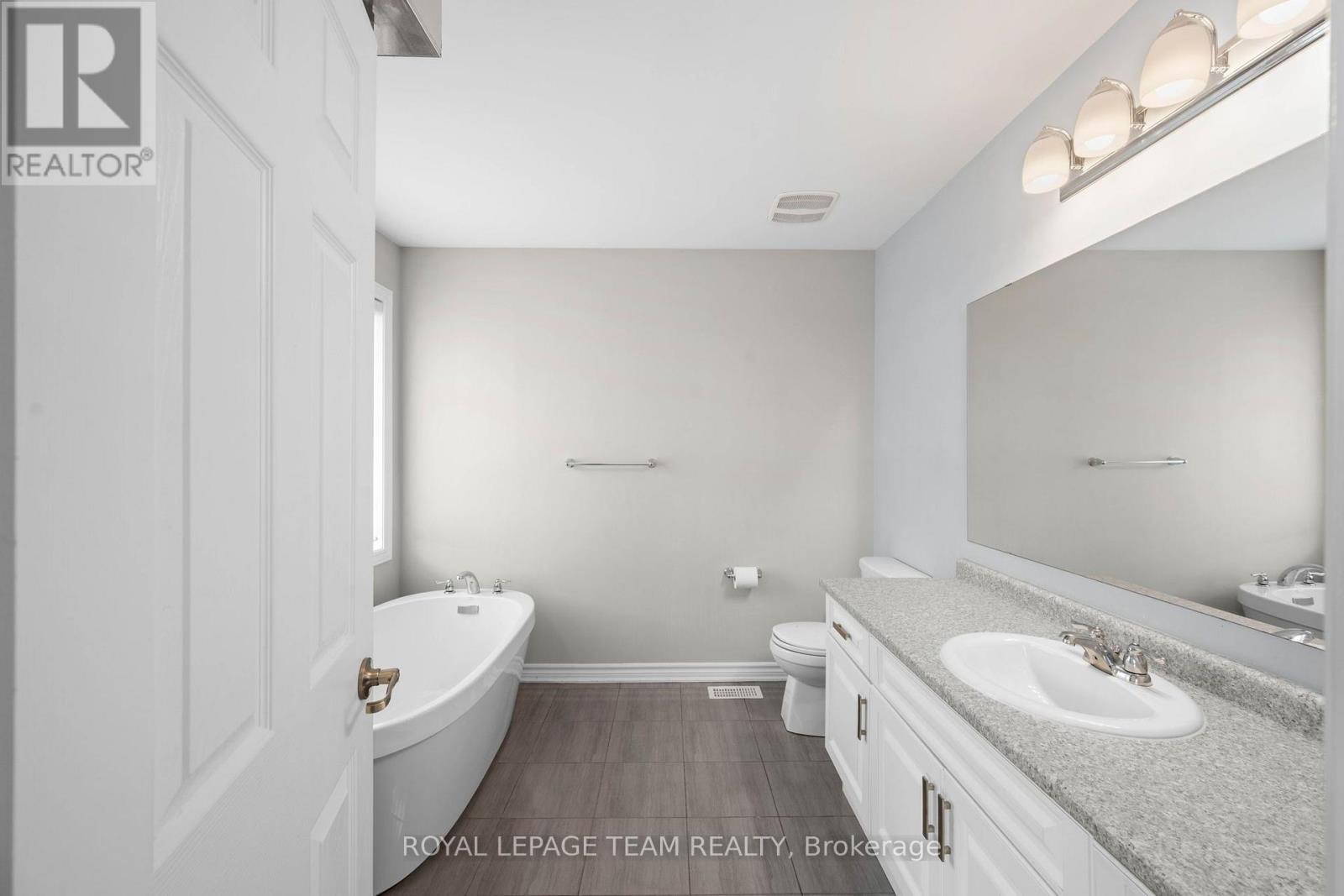 127 Solaris Drive Property Photo 15