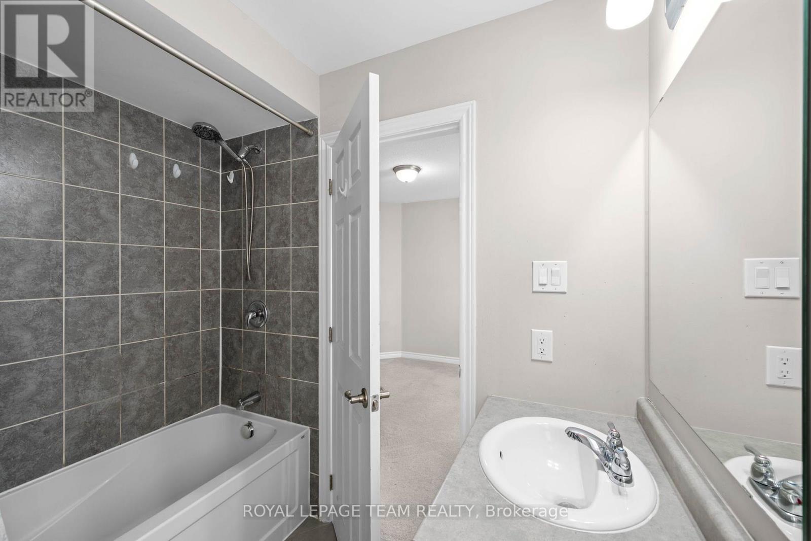 127 Solaris Drive Property Photo 21