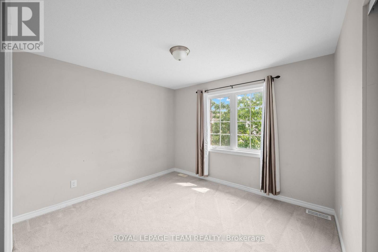 127 Solaris Drive Property Photo 22
