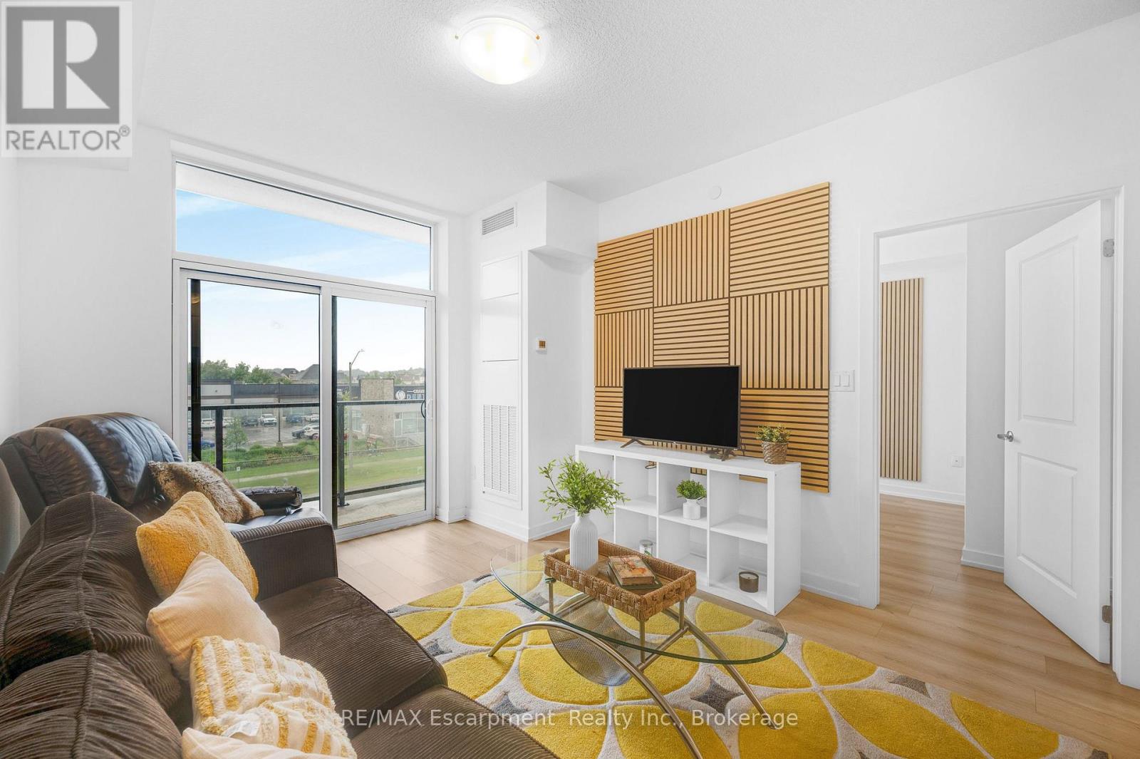 309 - 470 DUNDAS STREET E