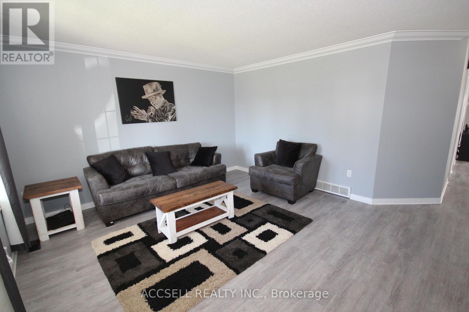635 Highview Drive Property Photo 2