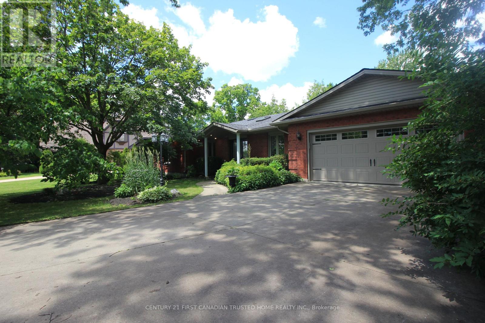 27 Croydon Drive Property Photo 2