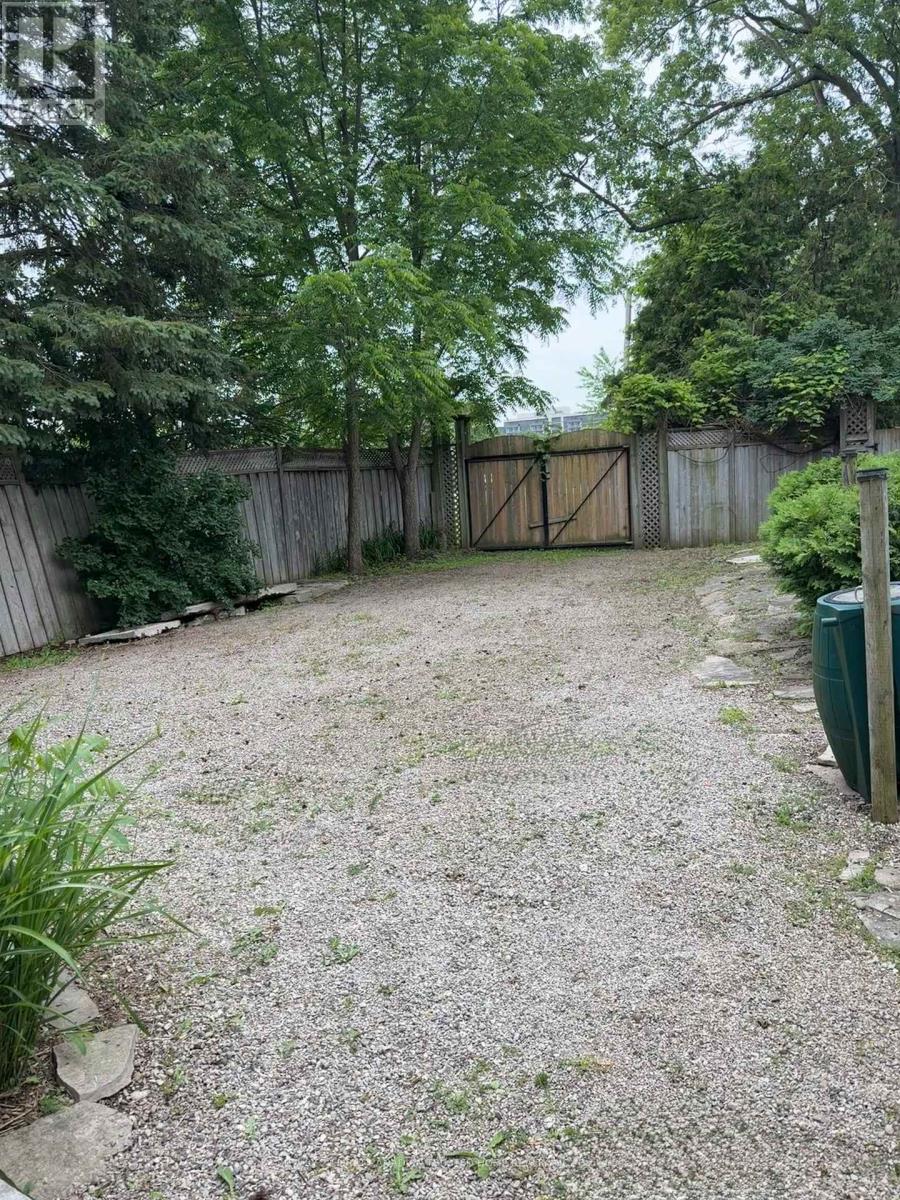 27 Croydon Drive Property Photo 24