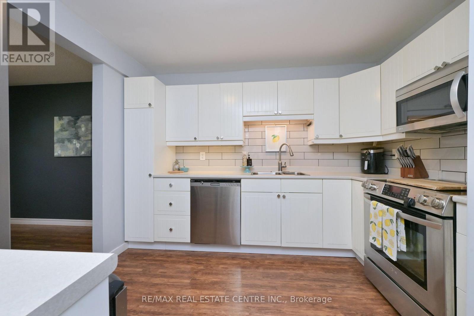 1 - 325 William Street Property Photo 6