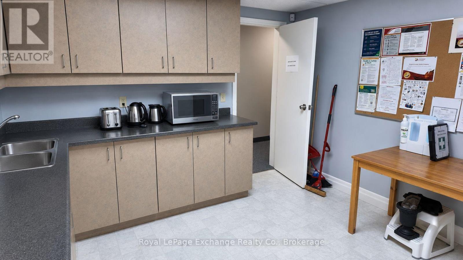 381 Lambton Street Property Photo 6