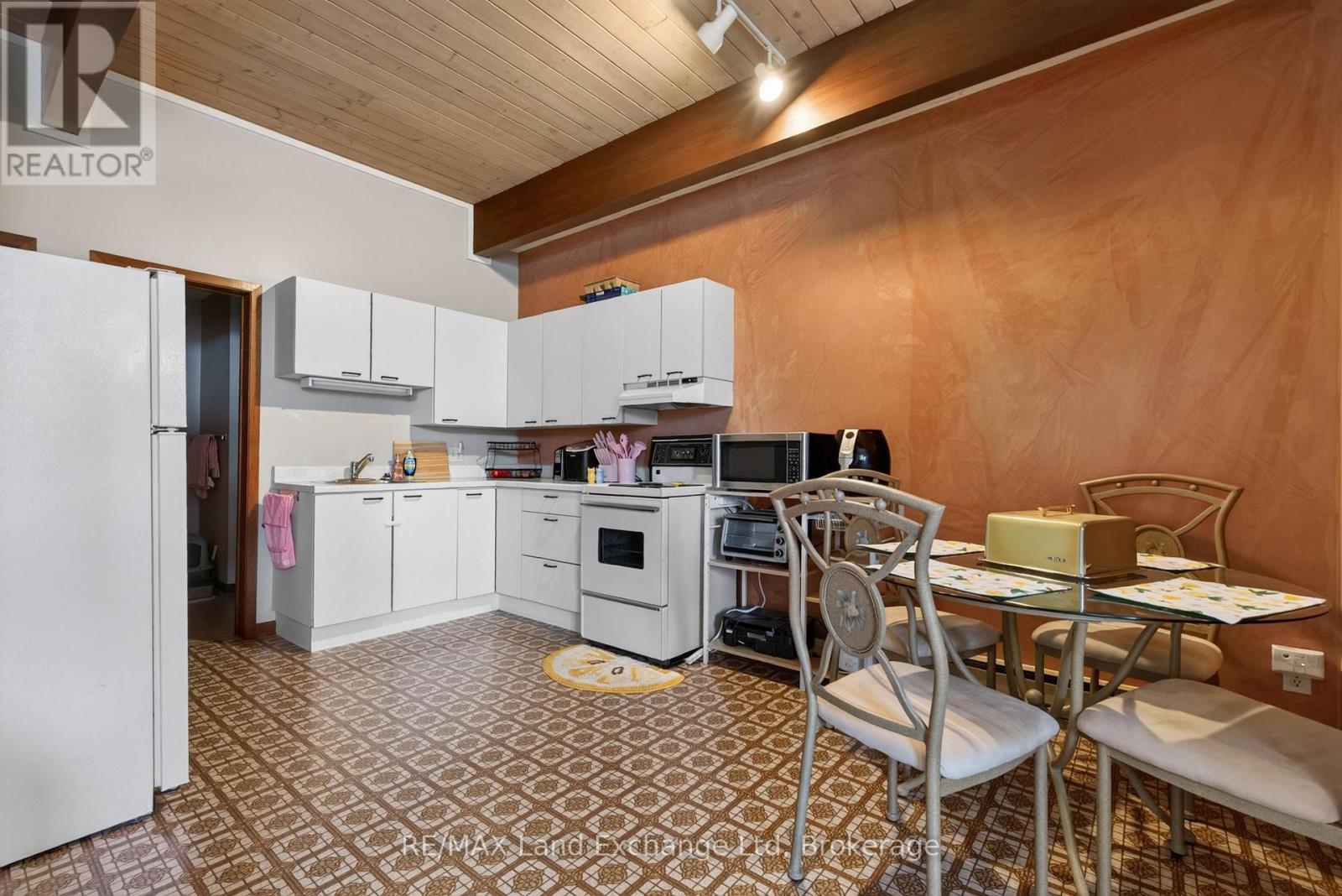 77 Montreal Street Property Photo 10
