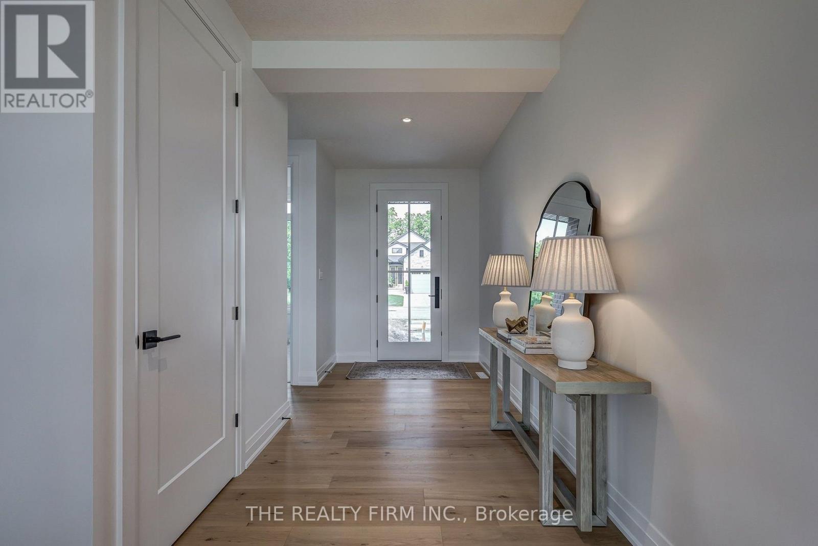 79 Royal Crescent Property Photo 10
