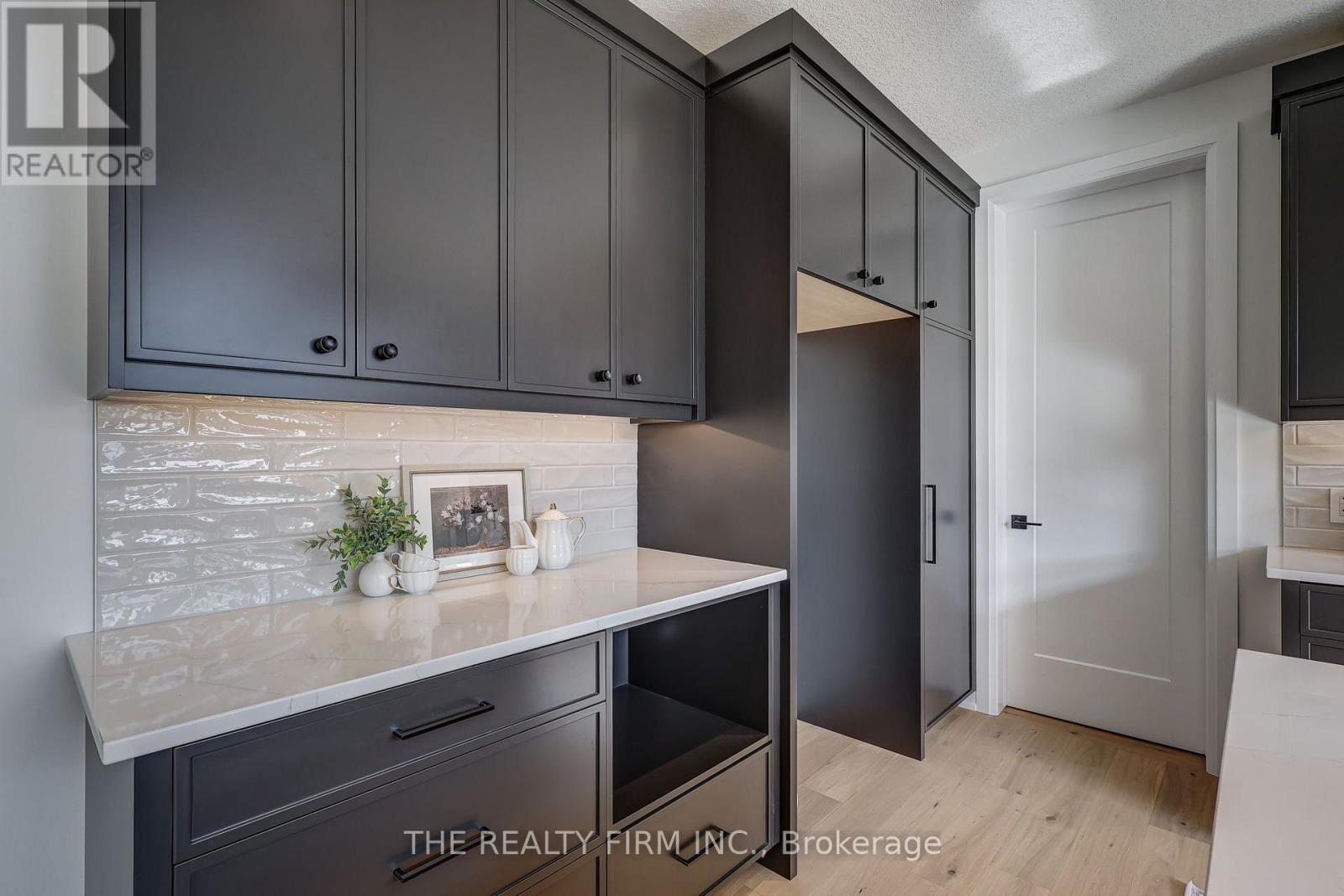 79 Royal Crescent Property Photo 14