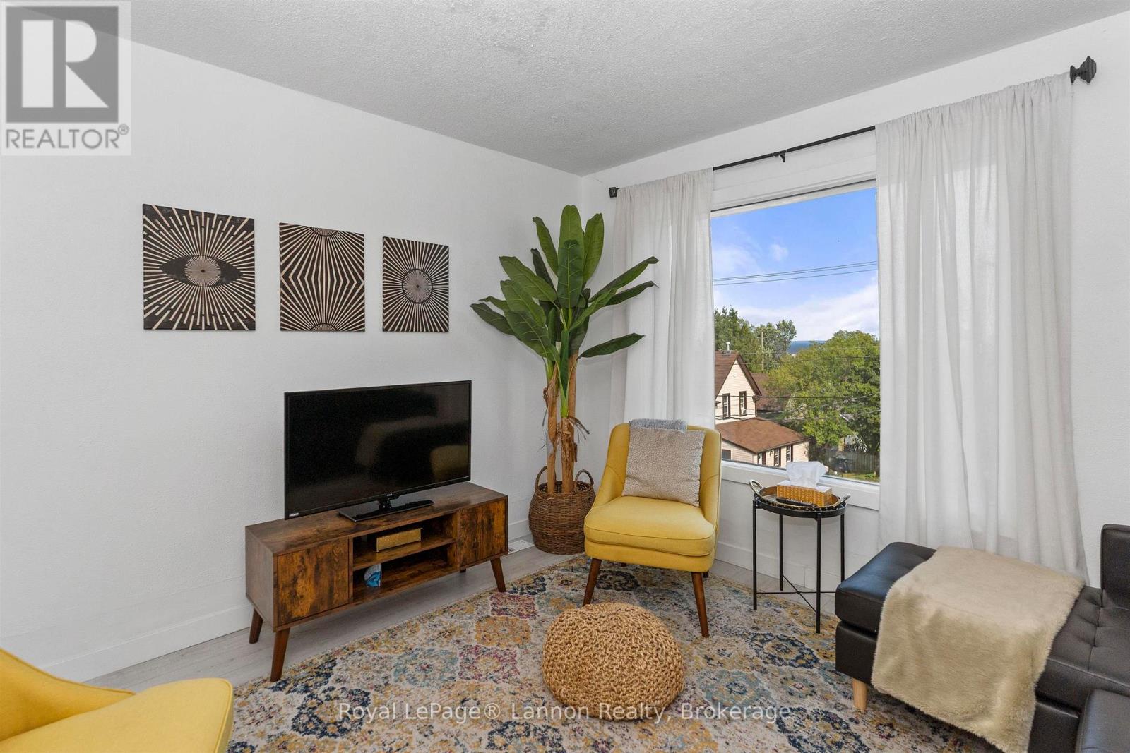 92 Jean Street Property Photo 3
