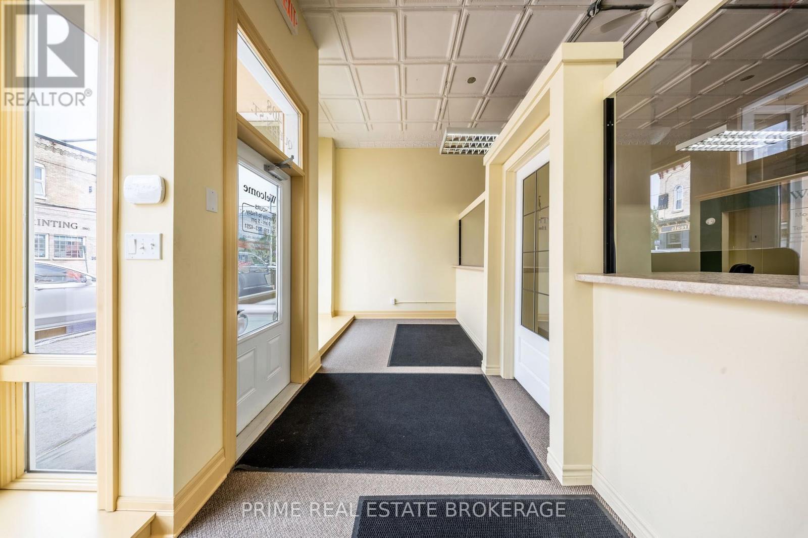 408 Queen Street Property Photo 7