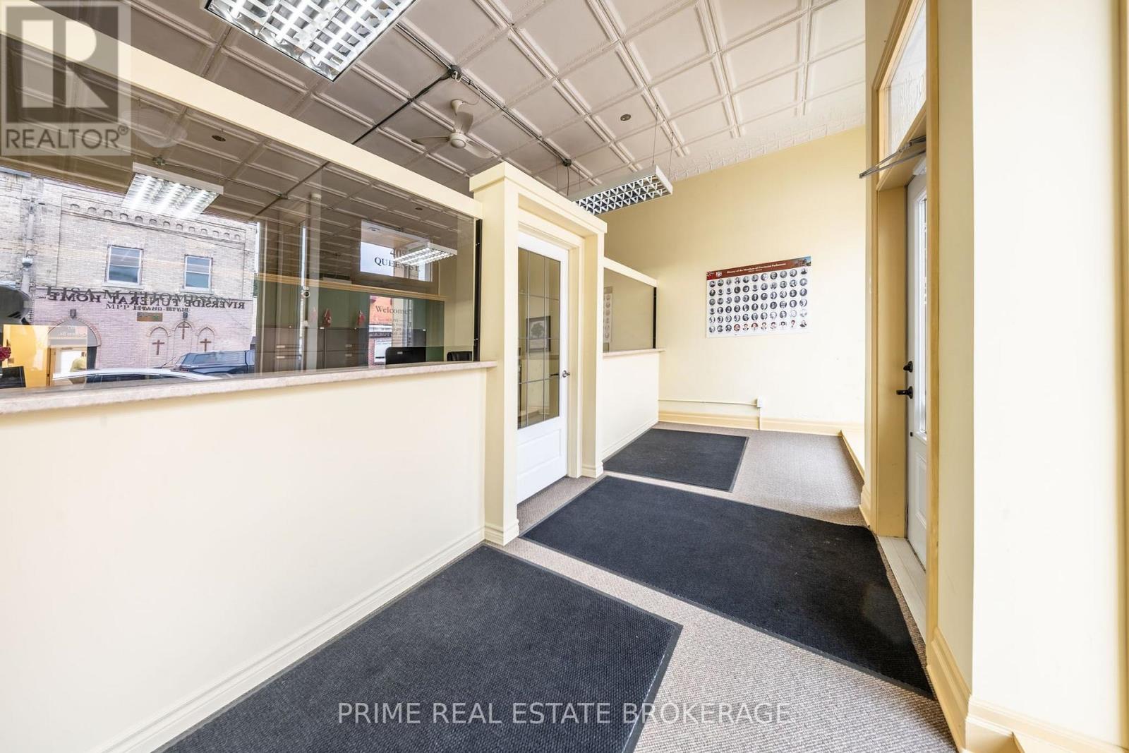 408 Queen Street Property Photo 8