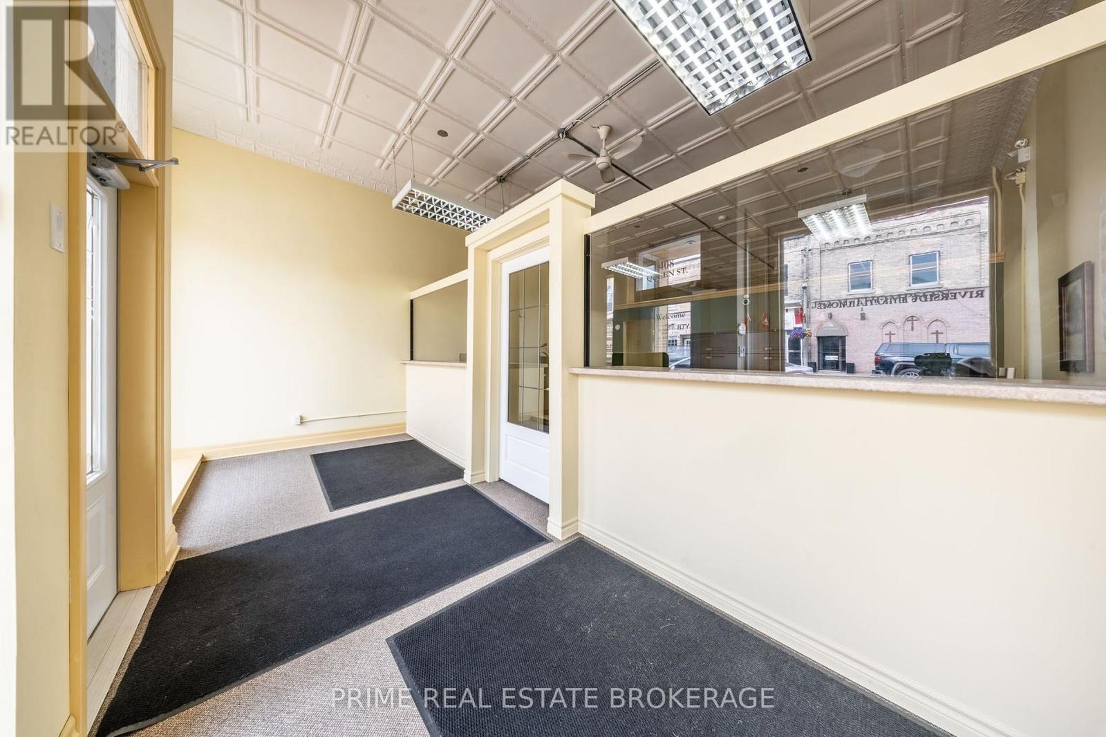 408 Queen Street Property Photo 9