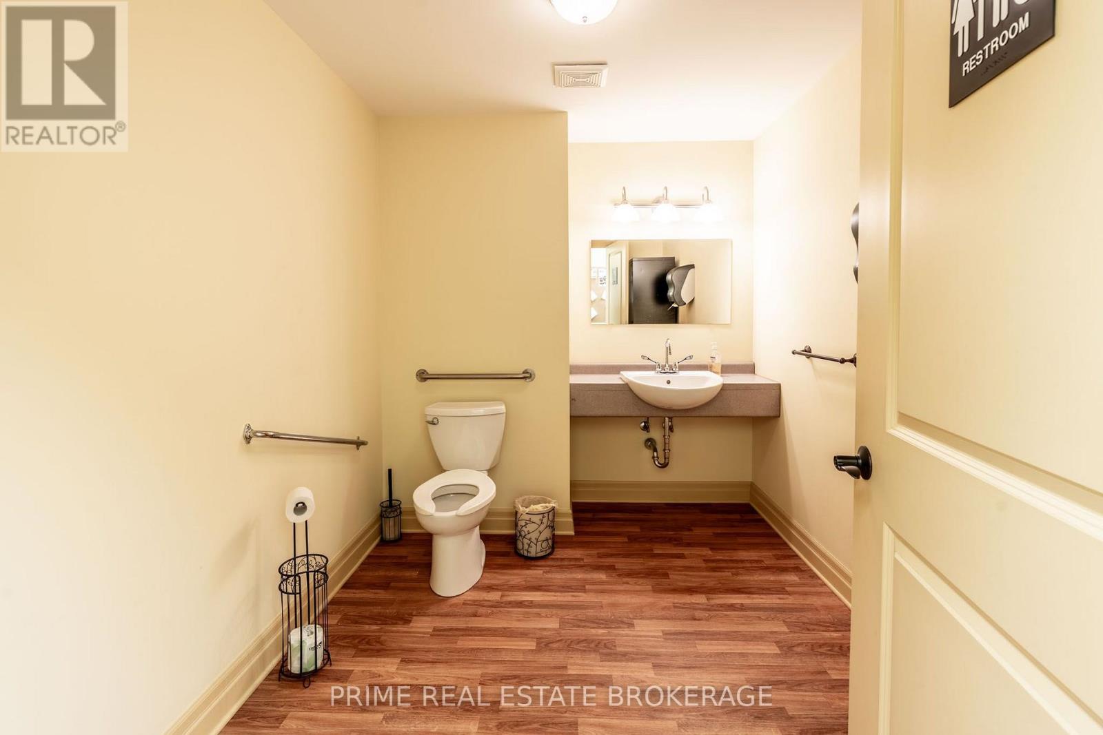 408 Queen Street Property Photo 22