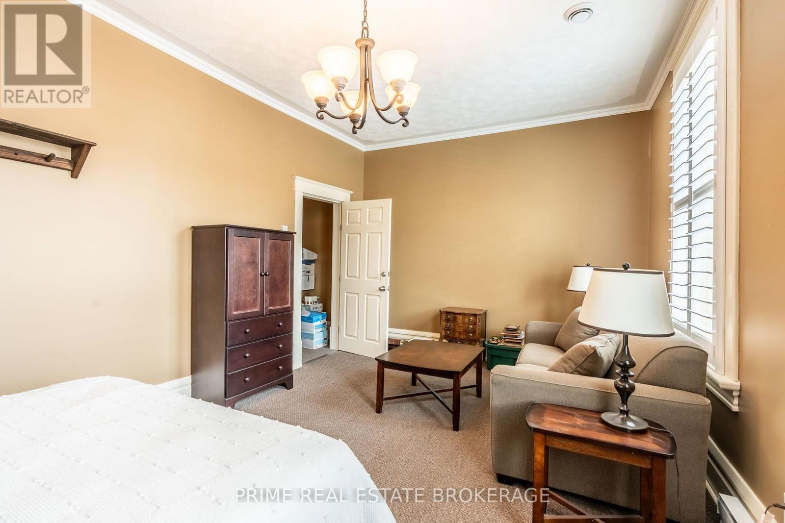 408 Queen Street Property Photo 35