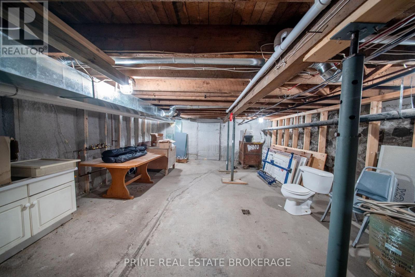 408 Queen Street Property Photo 46