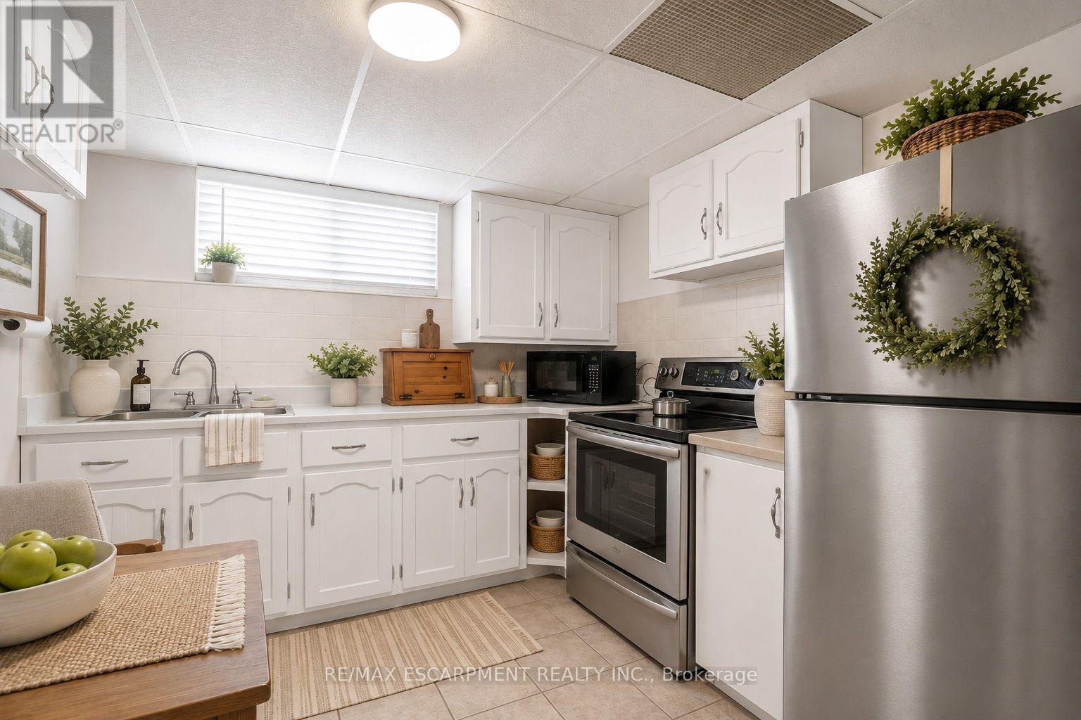 374 Upper Wentworth Street W Property Photo 1