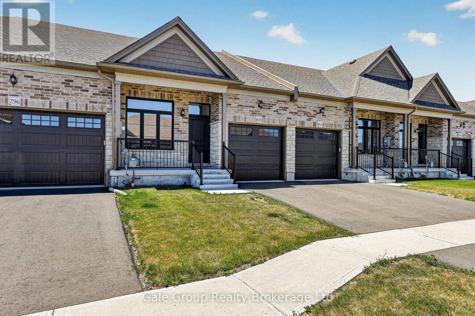 804 Garden Court Crescent Property Photo 1