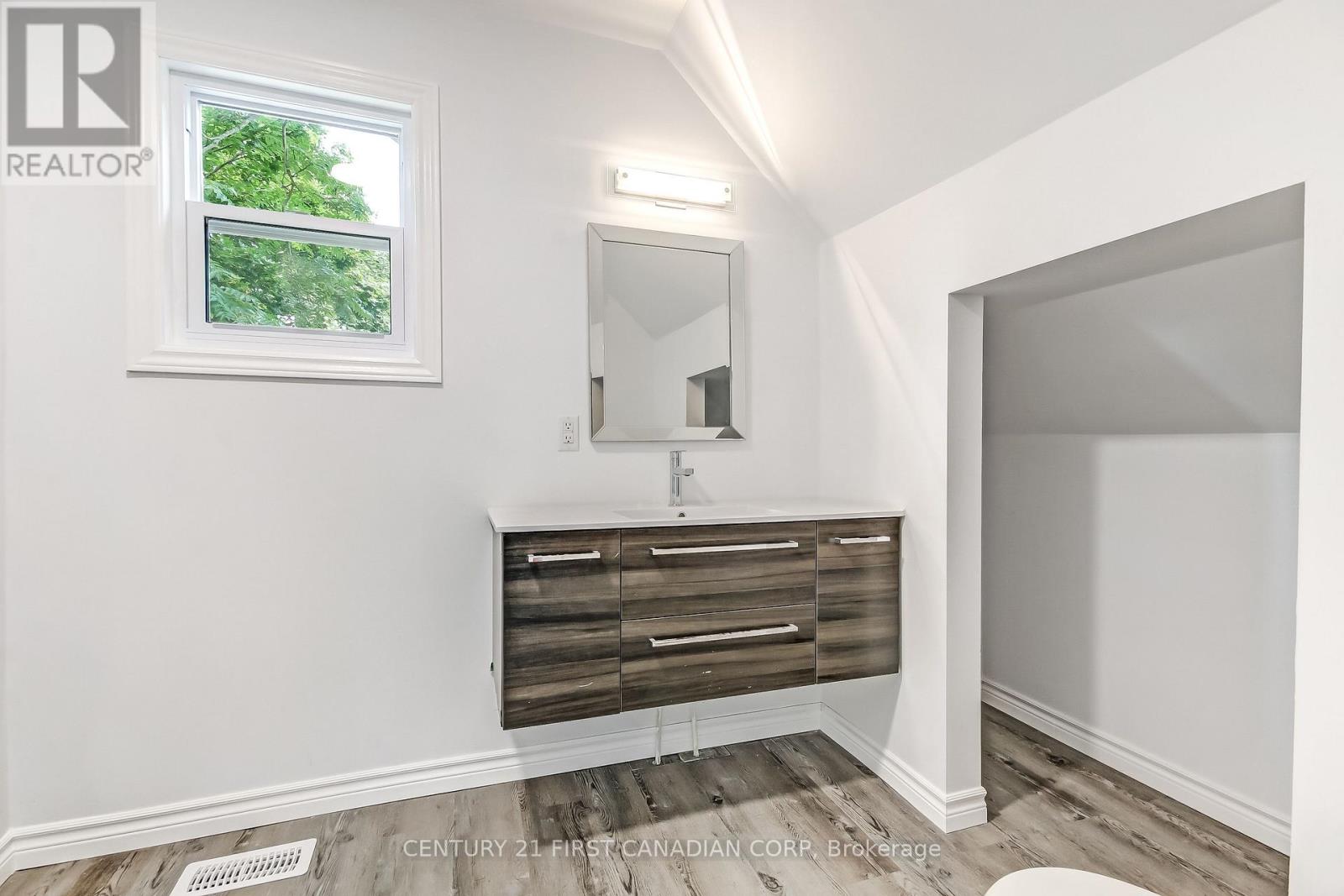 76 Chestnut Street Property Photo 13
