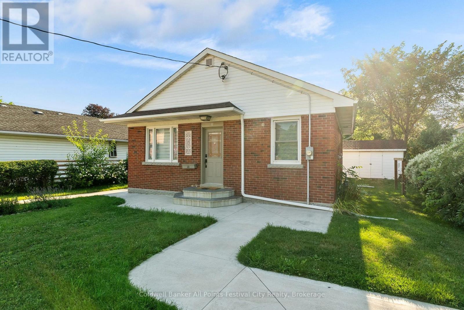 13 WATERLOO STREET N Property Photo 1
