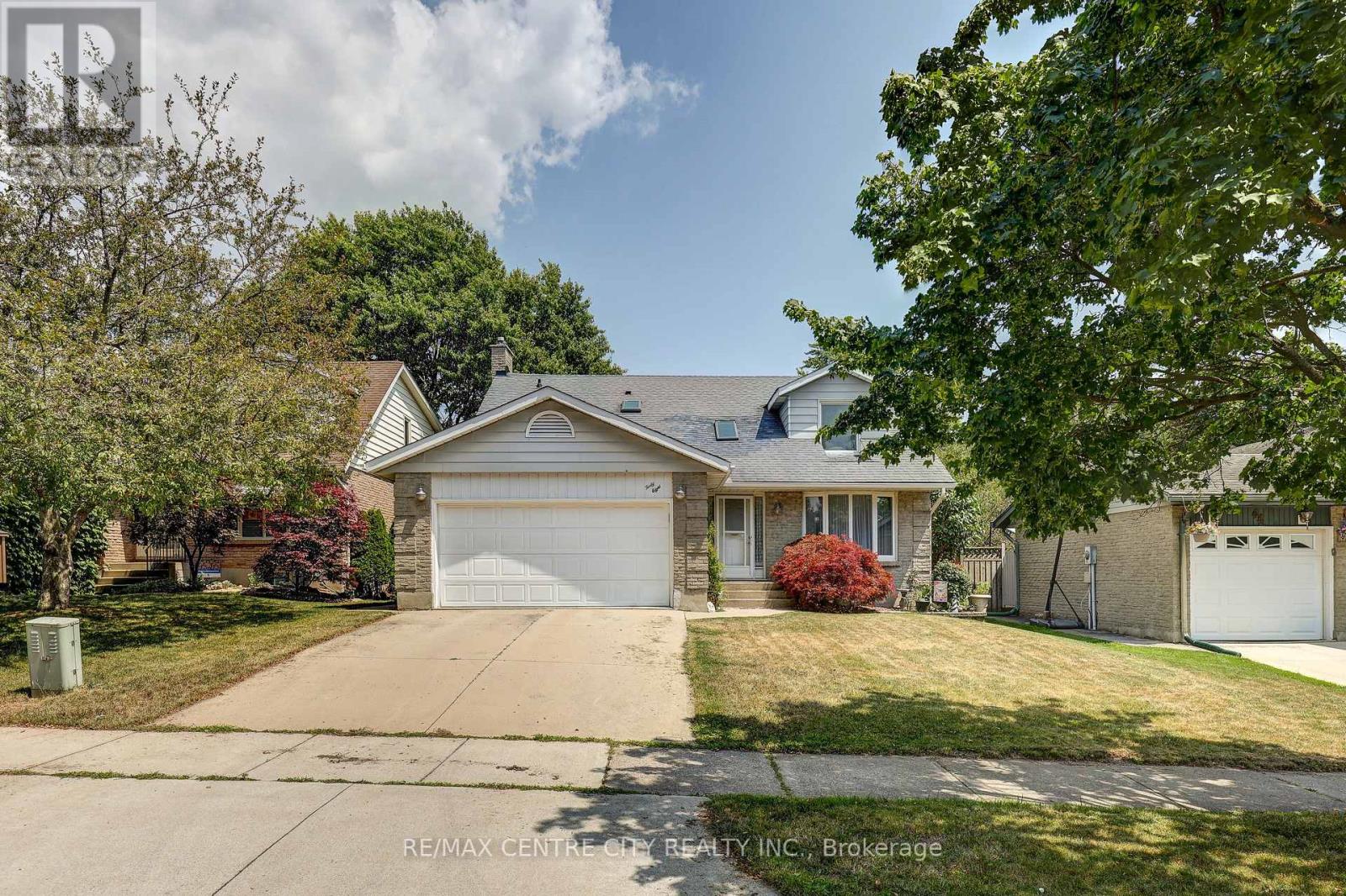 48 CLARENDON CRESCENT