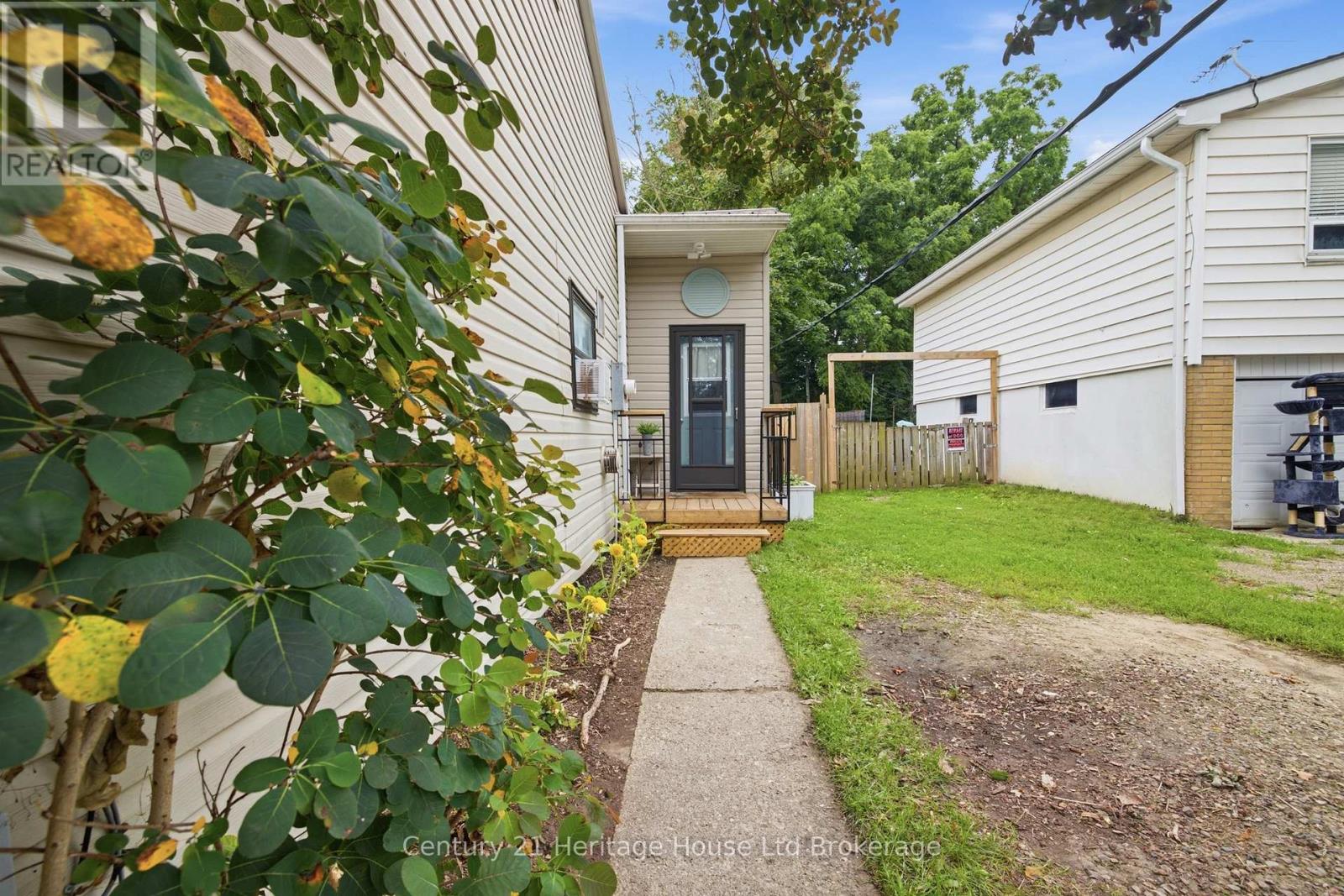 674 Hayball Street Property Photo 2