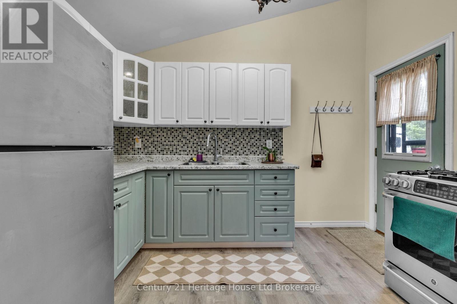 674 Hayball Street Property Photo 3