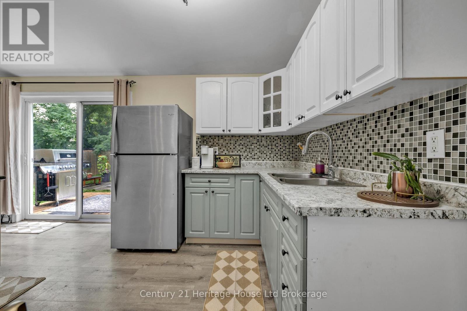 674 Hayball Street Property Photo 4