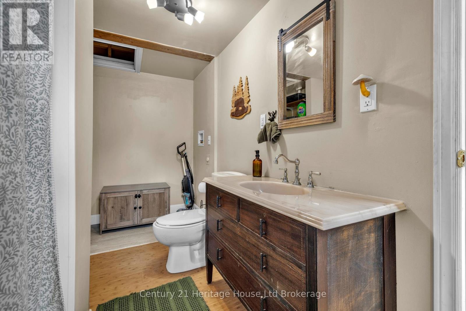 674 Hayball Street Property Photo 14