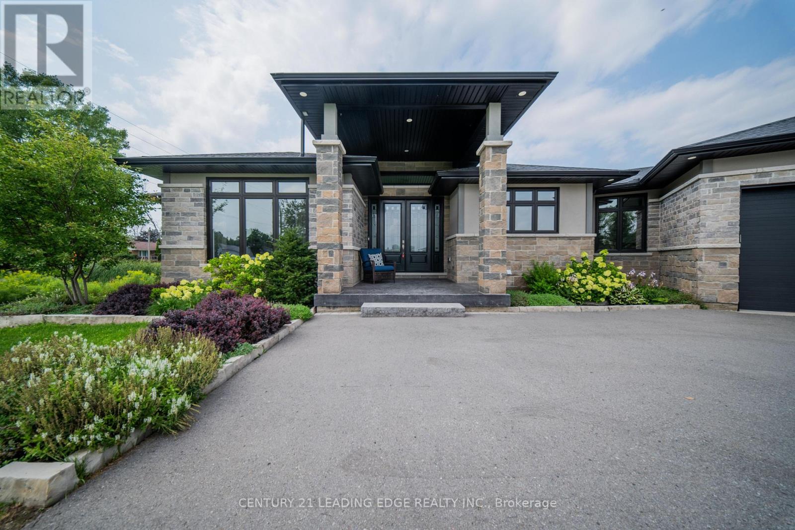 9 Leaside Street Property Photo 1