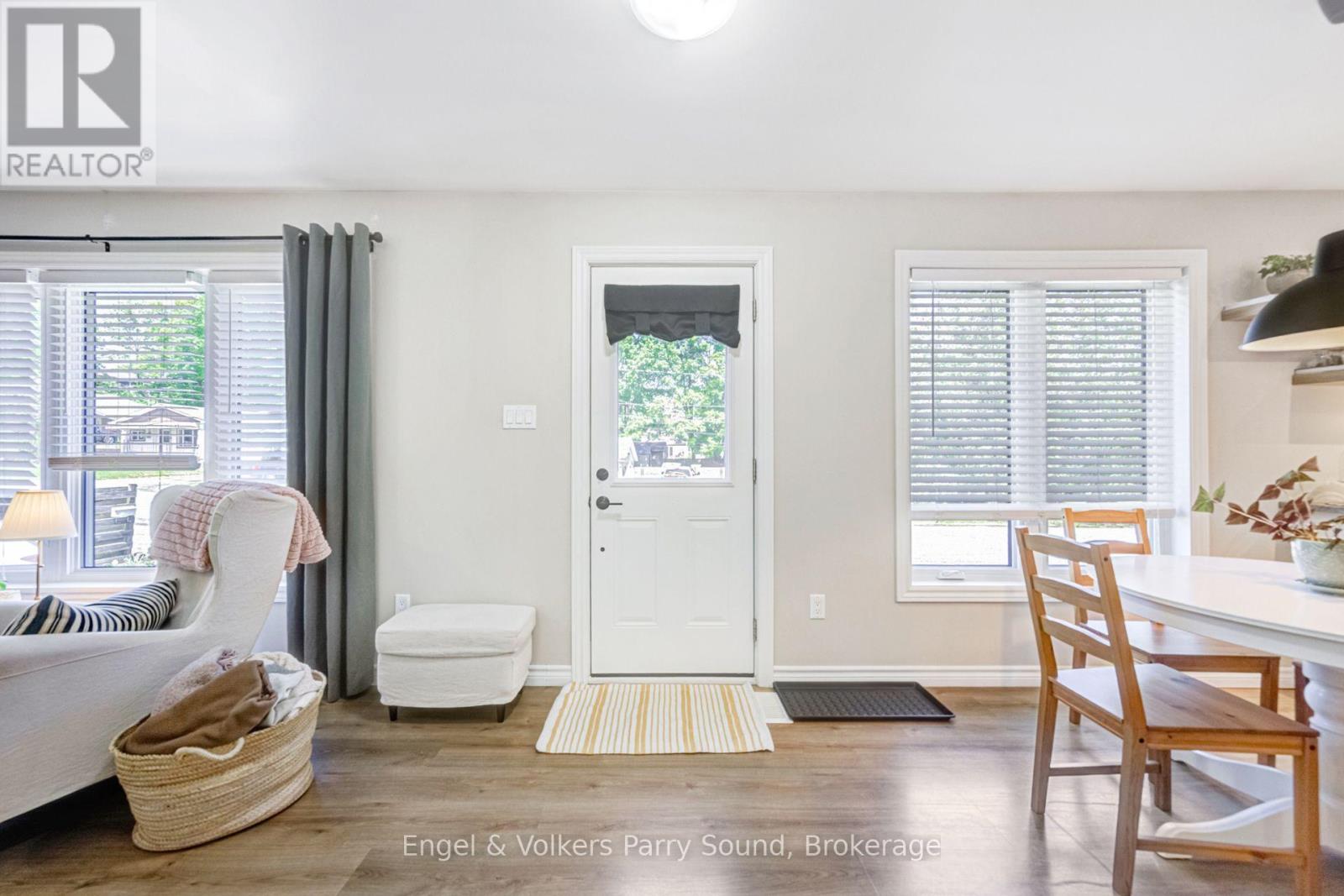 A - 6 Lawrence Street Property Photo 6