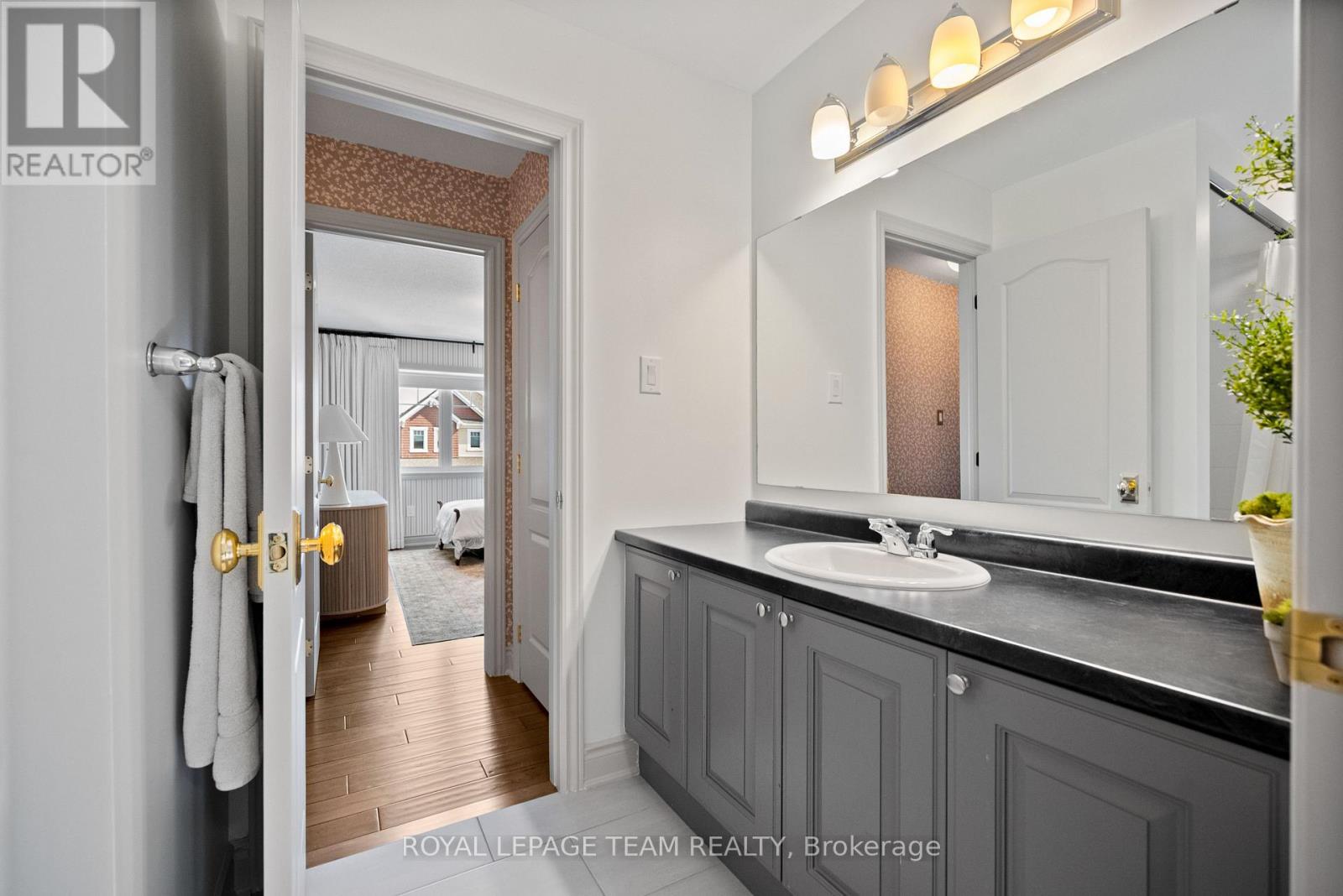 4865 Abbott Street E Property Photo 32