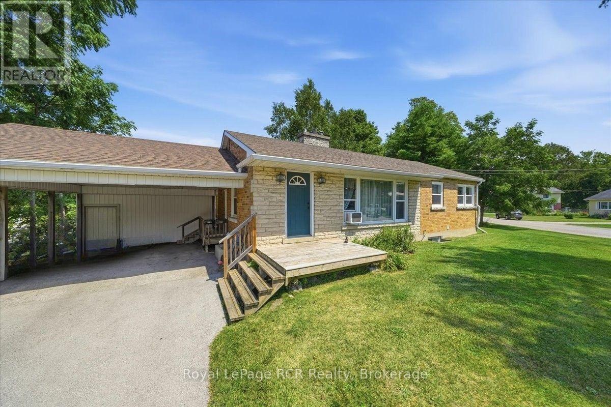 850 11th Street W Property Photo 2