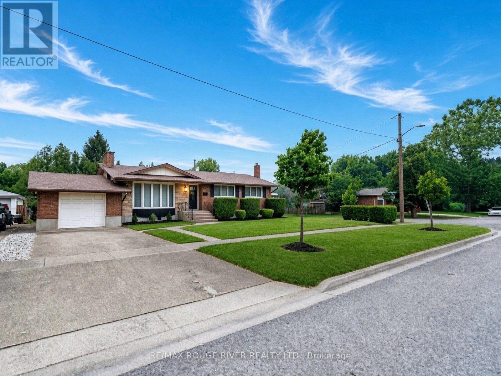 25 CLEARVIEW HEIGHTS