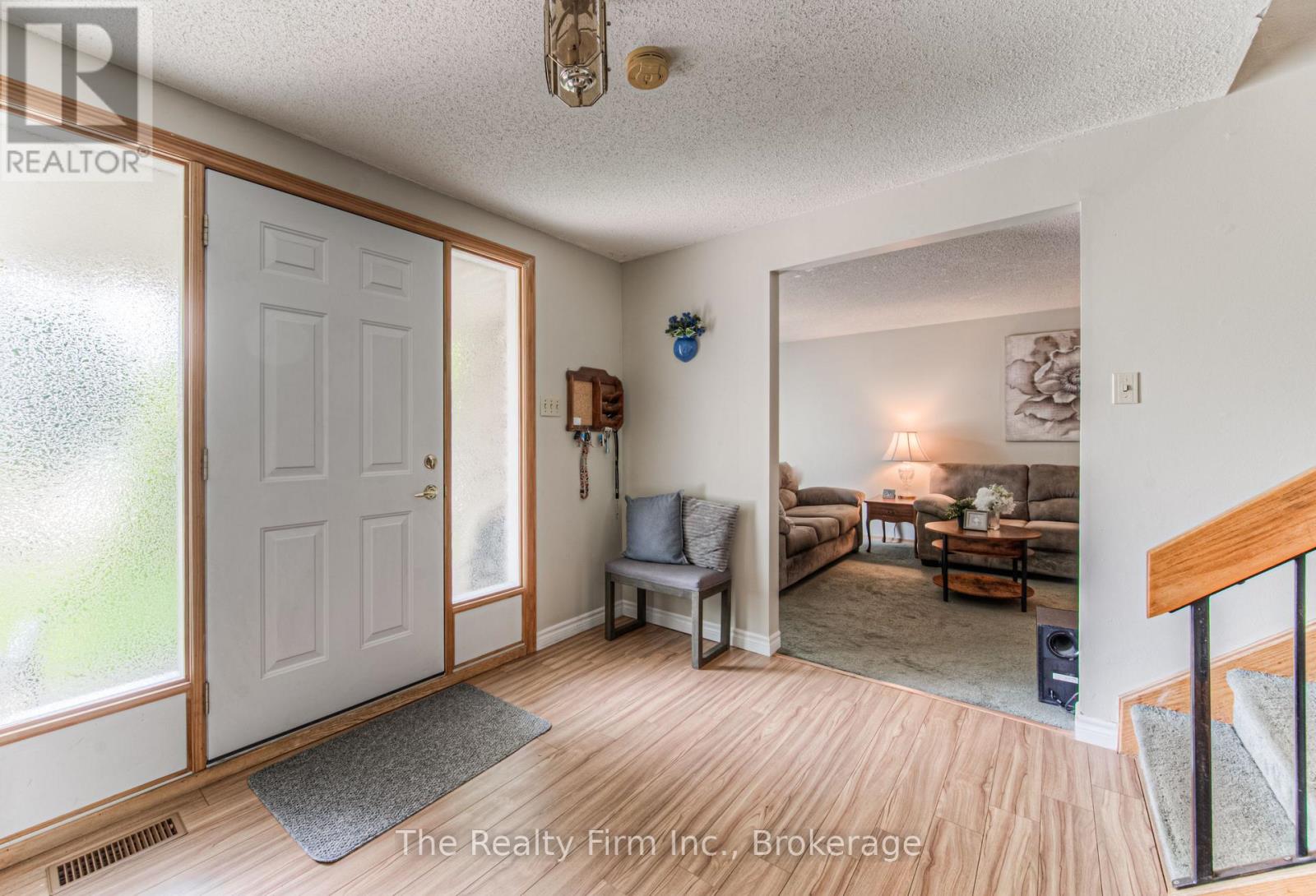 82 Roseneath Crescent Property Photo 2