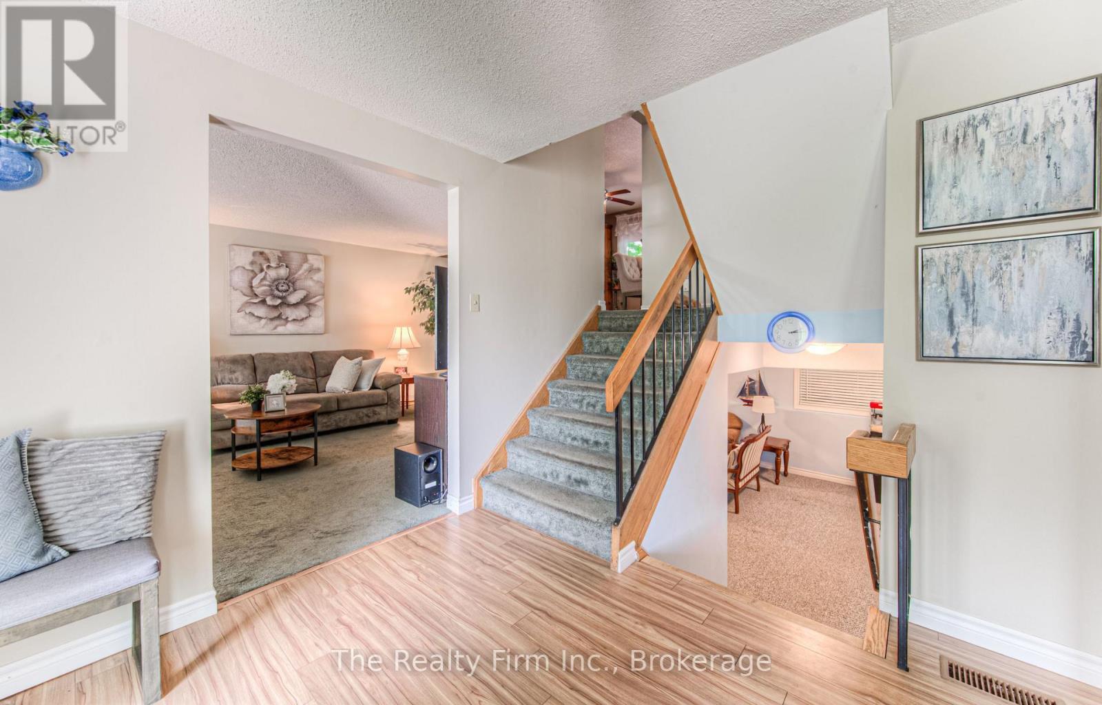 82 Roseneath Crescent Property Photo 3