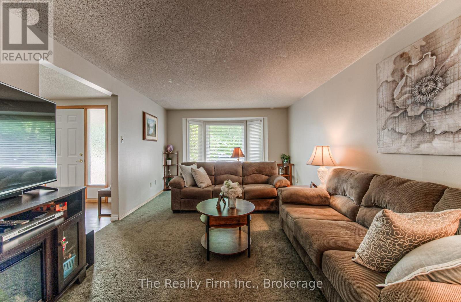 82 Roseneath Crescent Property Photo 4
