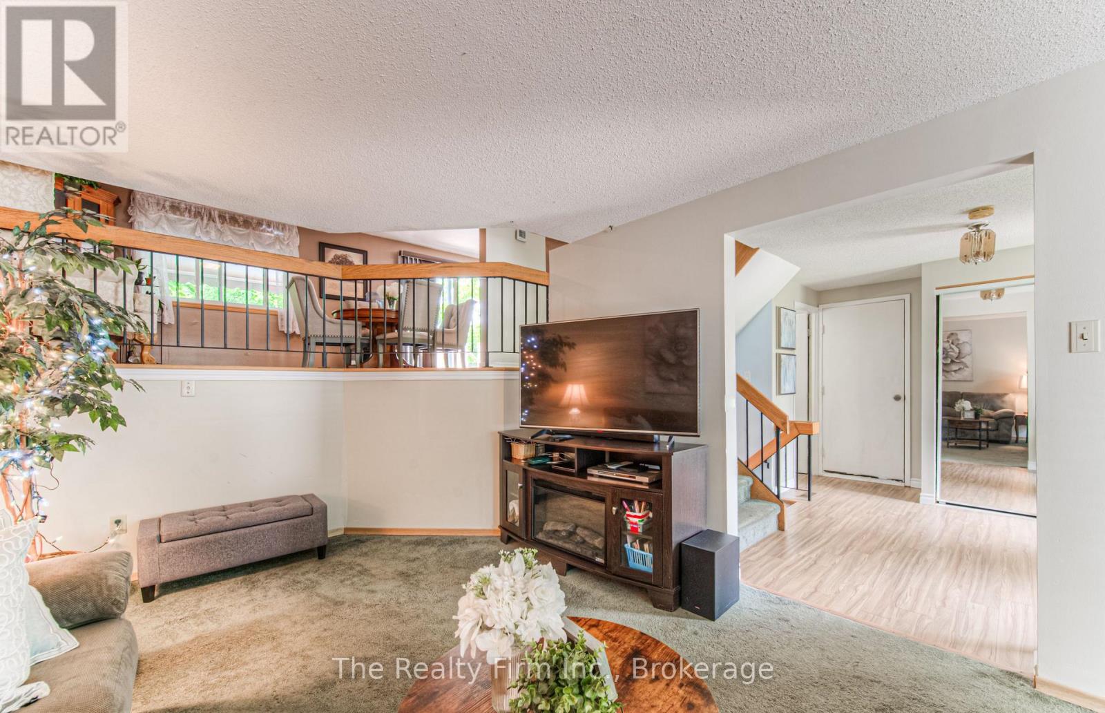 82 Roseneath Crescent Property Photo 6